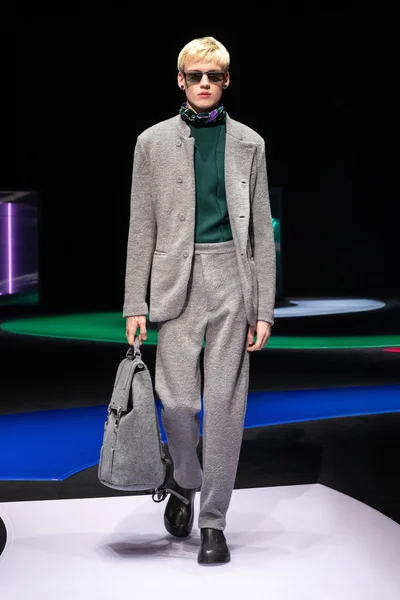 Look 60